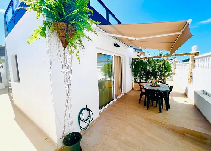 Lavitalsol アパート アデヘ