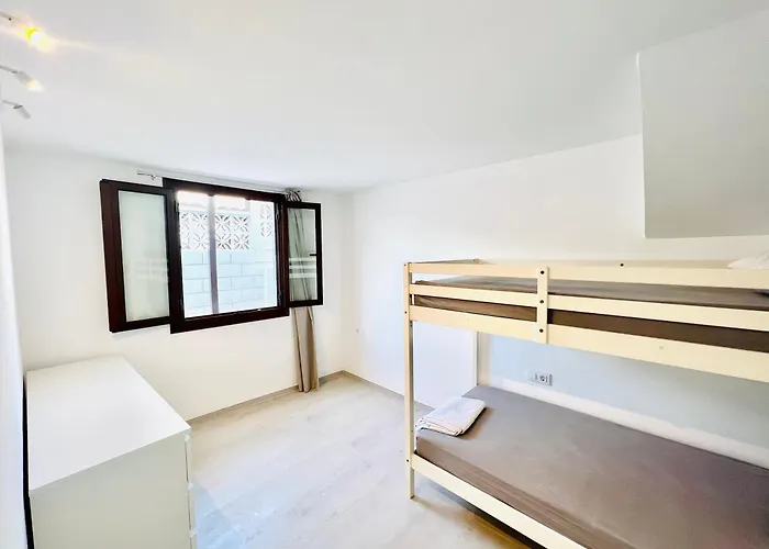 Lavitalsol アパート アデヘ