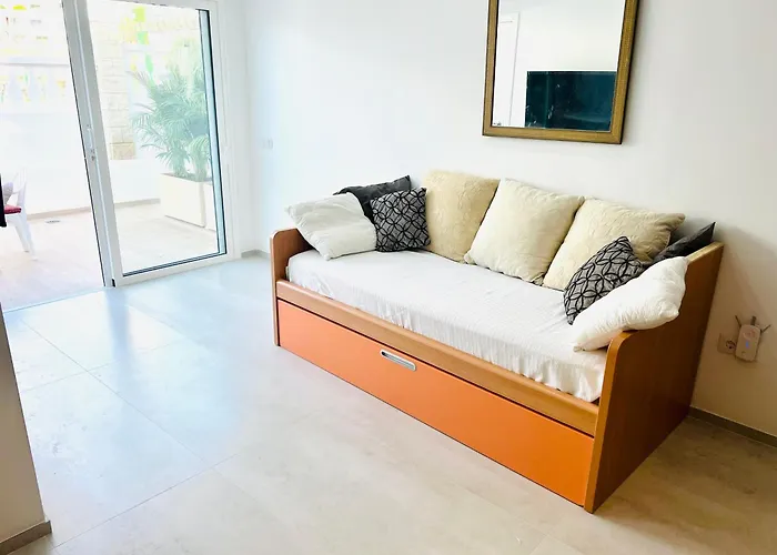 Lavitalsol アパート アデヘ